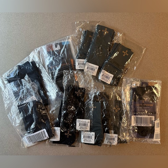 Bundle of 12 sets of Tommie Copper Wrist Sleeves & Gloves - NWT/NIP - Picture 1 of 2